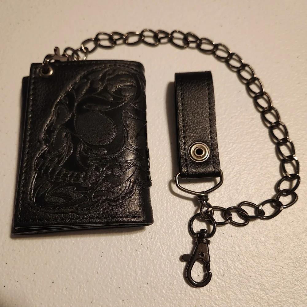 Spencer's Black Embossed Skull Wallet with Chain - Picture 11 of 12